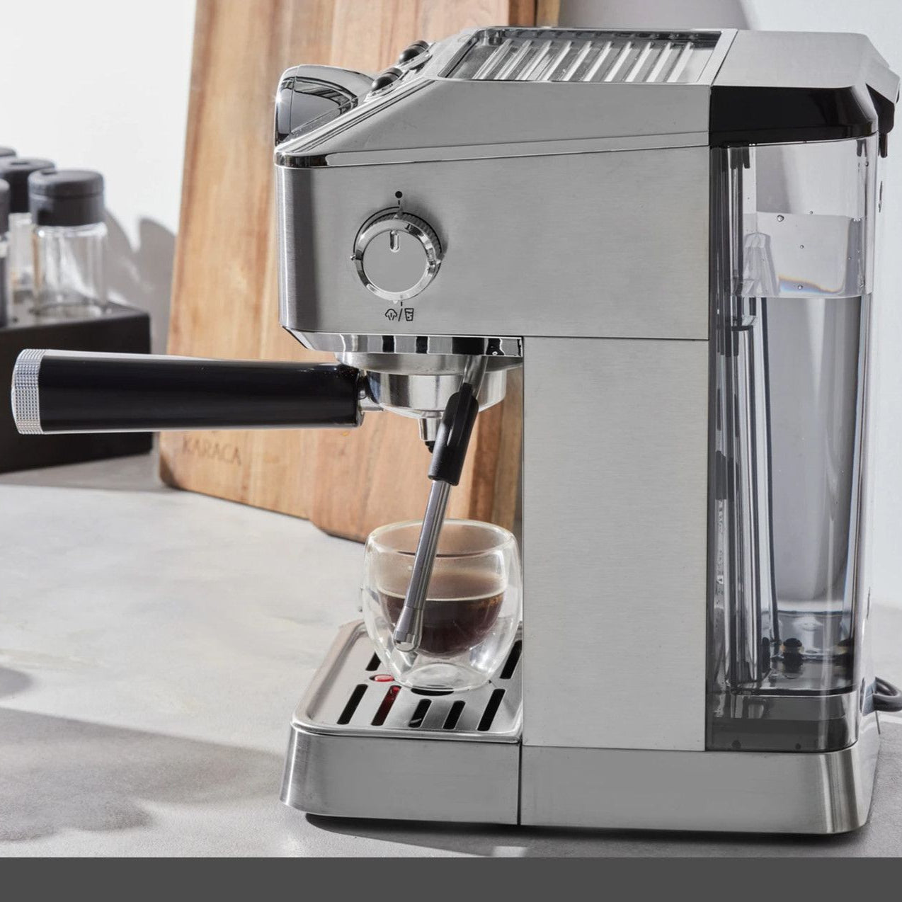 Karaca Coffee Art 1101 Kaffemaskine m/Mælkeskummer, 20 bar tryk, 1,5L 1100W