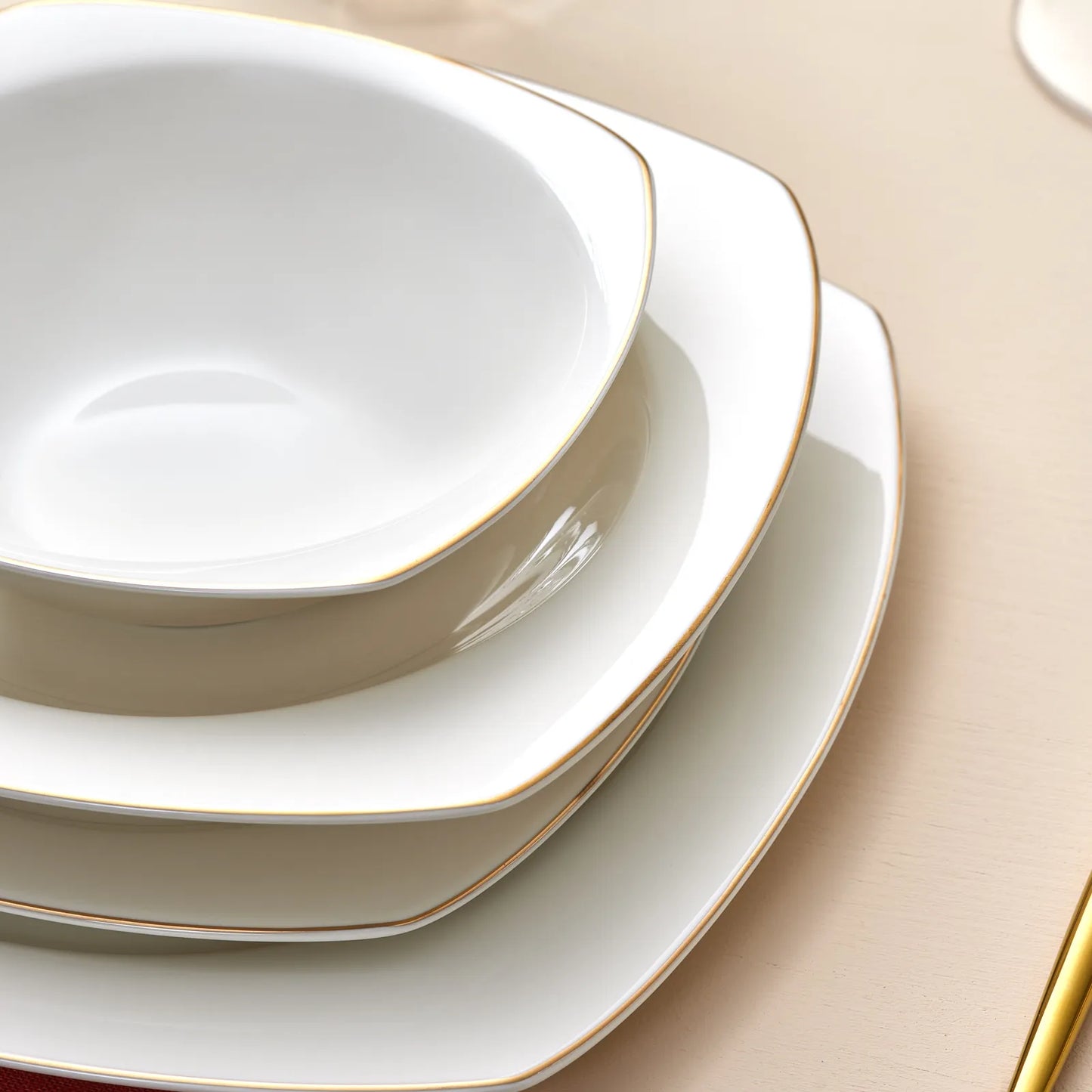 Karaca Mane Porcelænsæt Guldkant - 24 dele 6 personer
