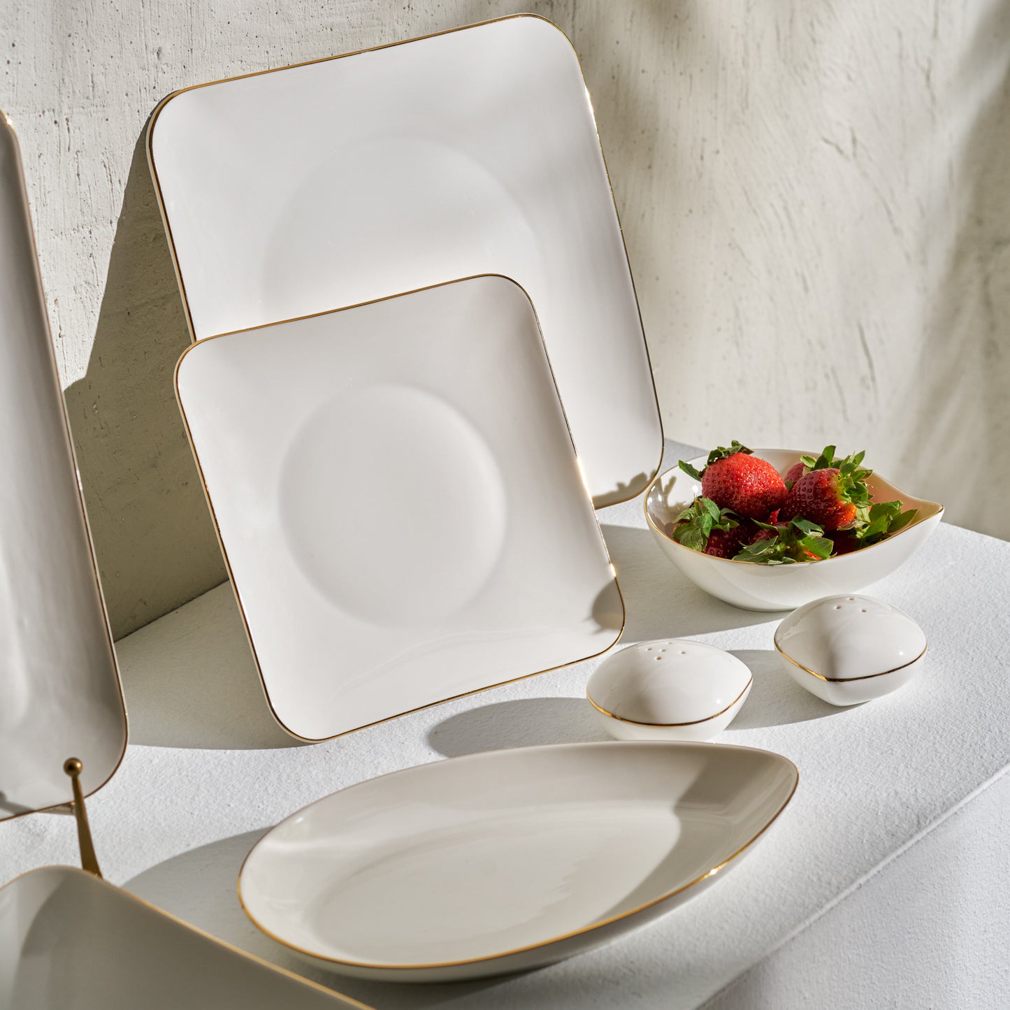 Karaca Elinor Porcelænssæt Guldkant - 24 dele 6 personer