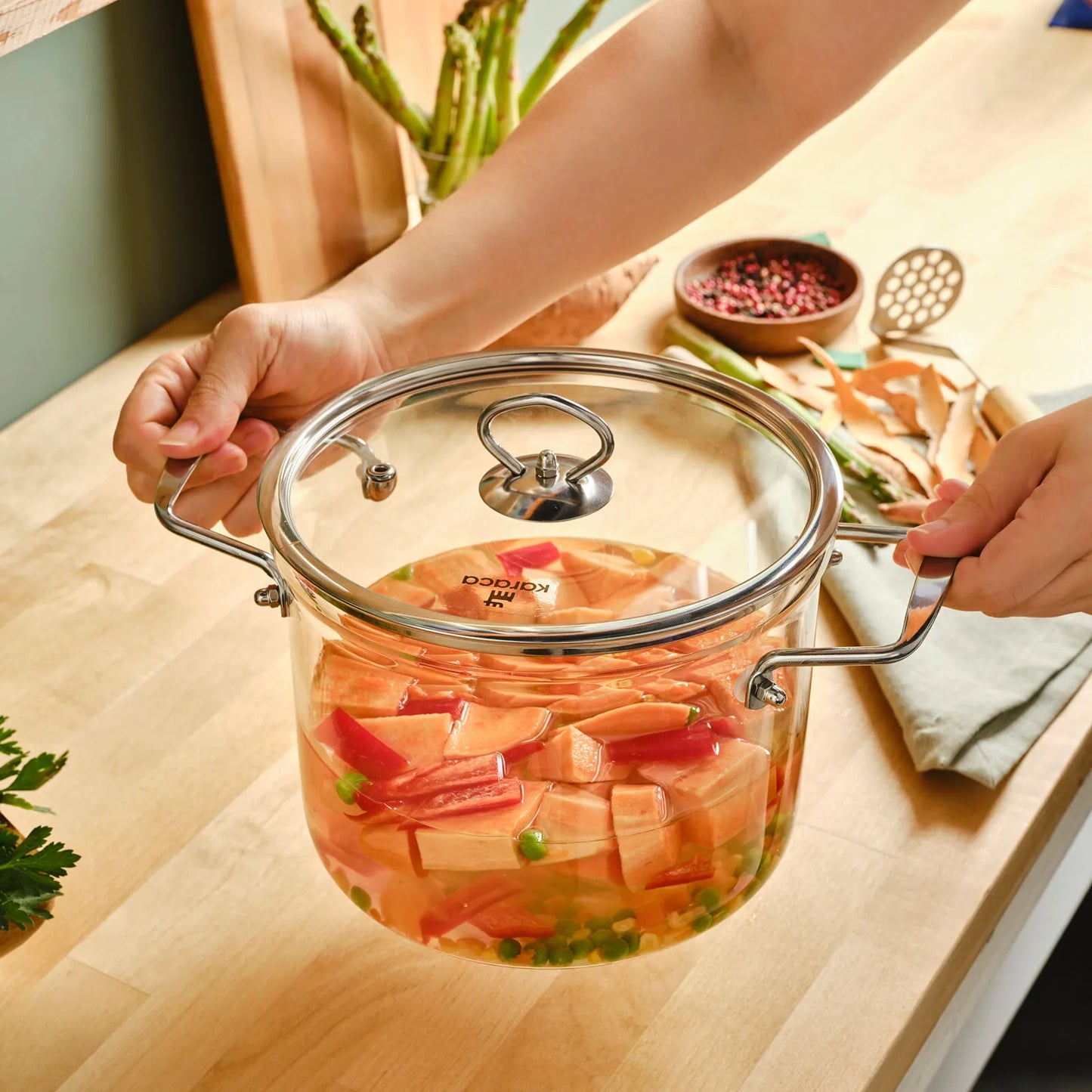 Karaca Amore Dyb Gryde i Glas – 20 cm