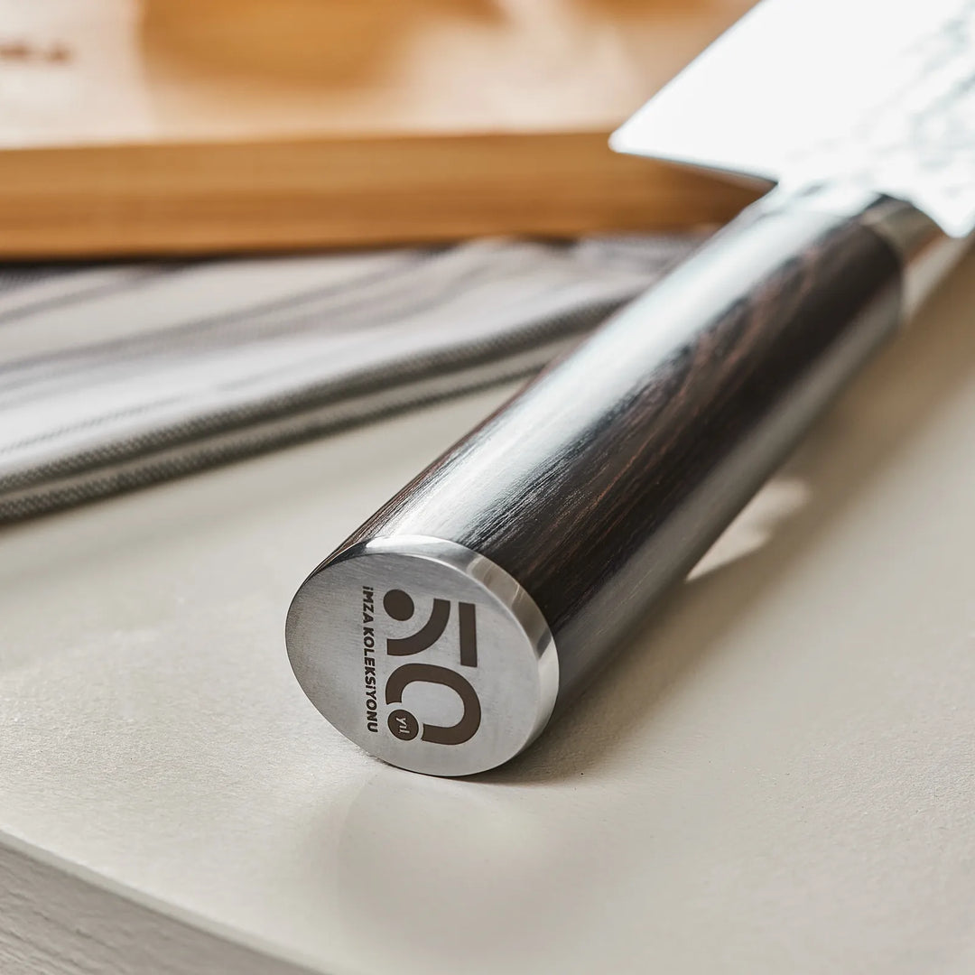 Karaca 50-års Signatur Specialkniv 31 cm - Damaskus Santoku