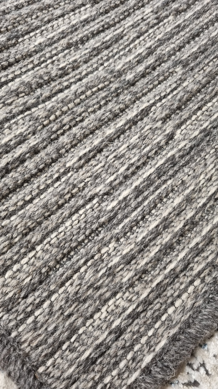 Fladvævet Uldtæppe - Mørkegrå Farve