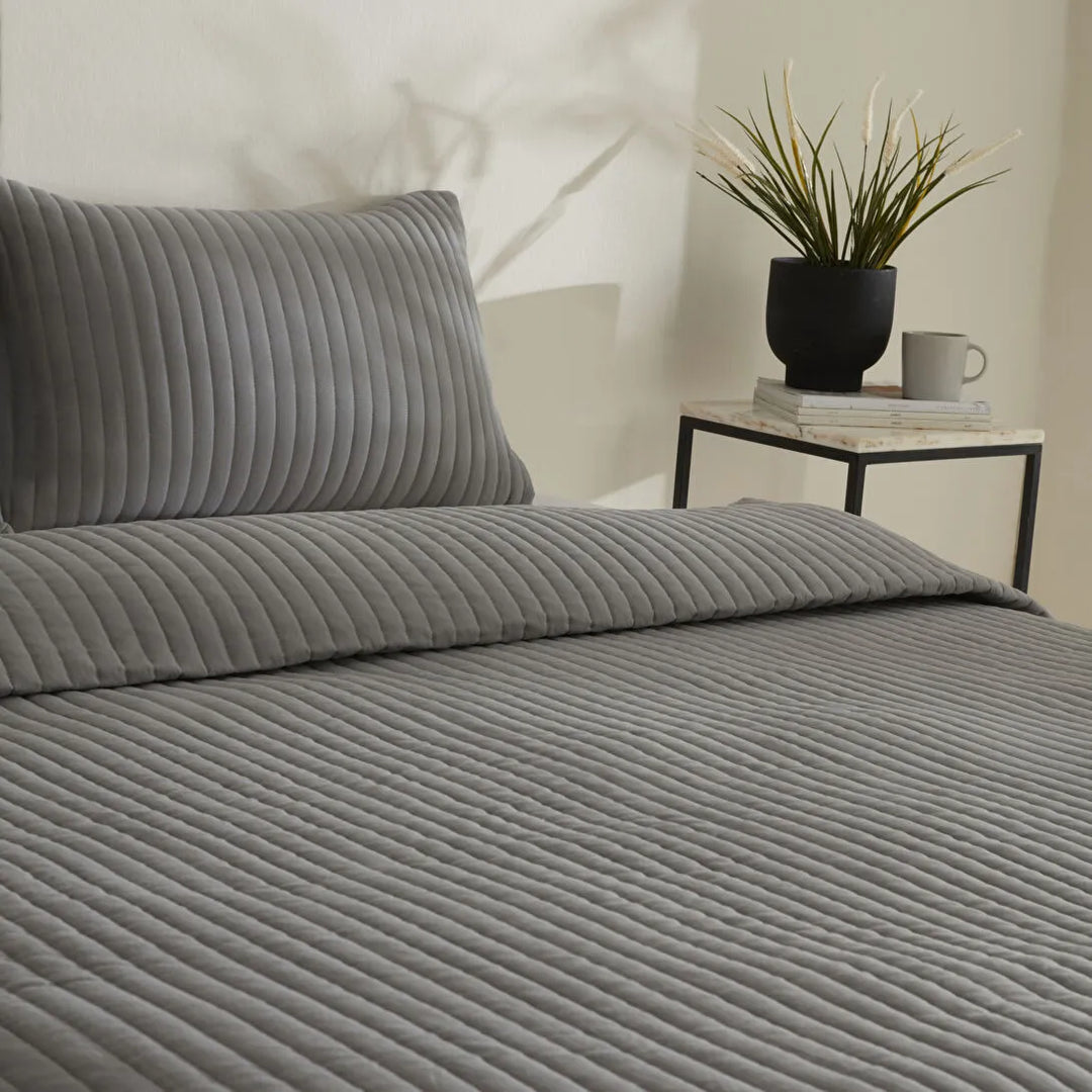 Karaca Home Elie – Dobbeltseng Sengetæppe 230x240 cm - Grå