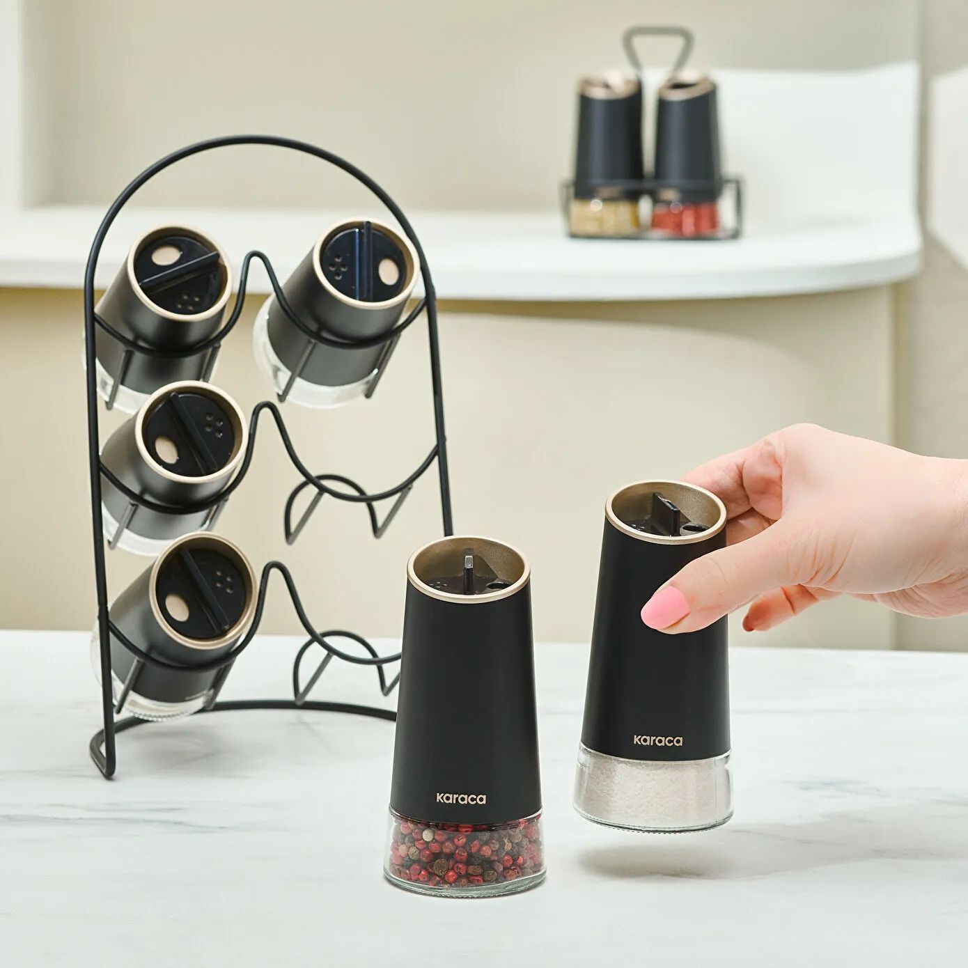 Karaca Waltz Glas Krydderisæt m/Metal Stativ - 7 Dele - Sort