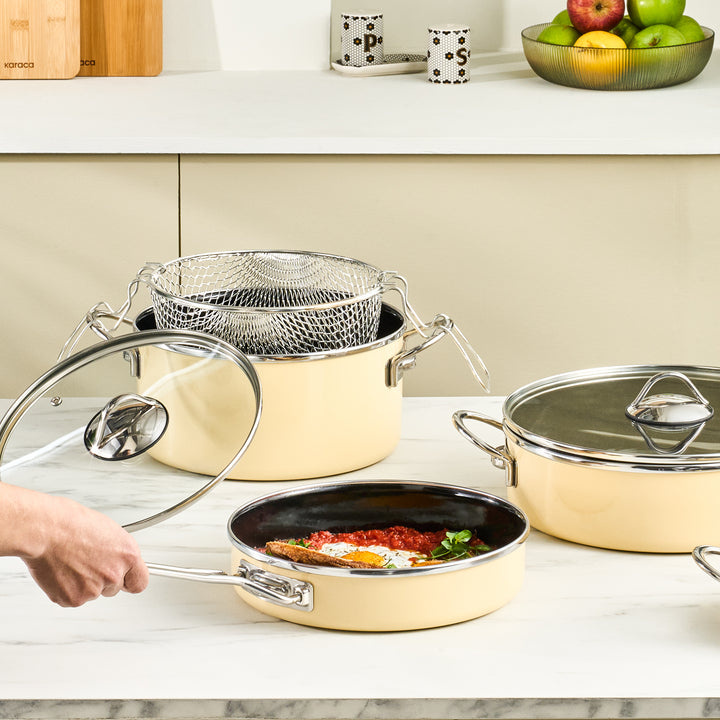 Karaca Erva 14 dele Emalje Grydesæt med Induktionsbund 28-24-18 cm – Creme