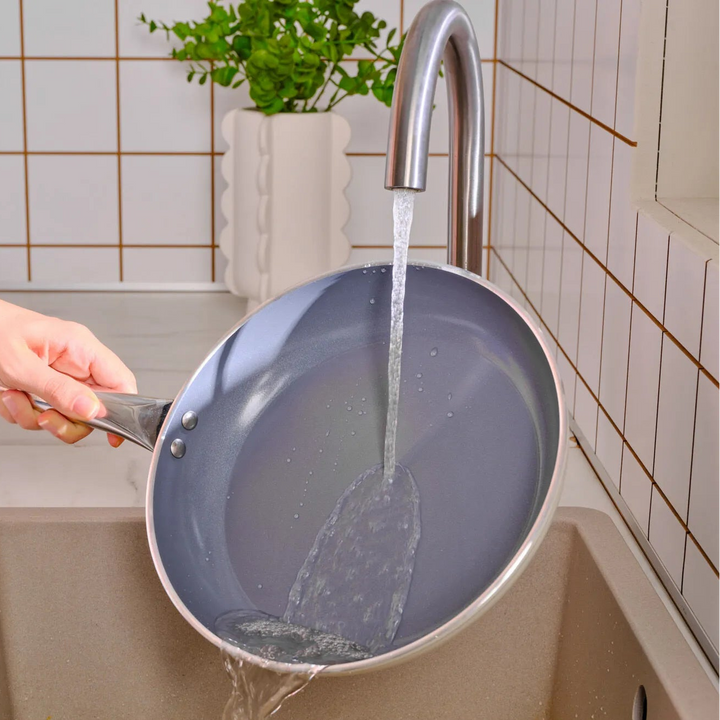 Karaca x Refika Swiss Crystal Creamy Metal Gryde - 2,3 Liter / 20 cm