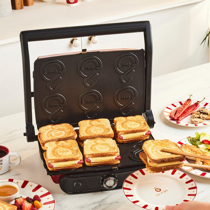 Karaca x Galatasaray - Toastmaskine (6 sandwiches) – 2400 W
