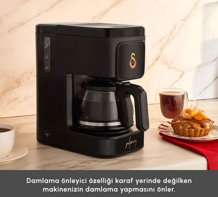 Karaca x Galatasaray Just Coffee Aroma 2-in-1 filterkaffe- og tedemsmaskine