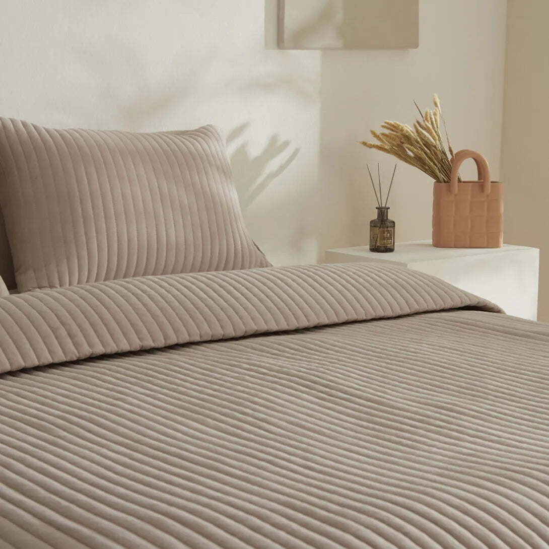 Karaca Home Elie – Dobbeltseng Sengetæppe 230x240 cm - Beige