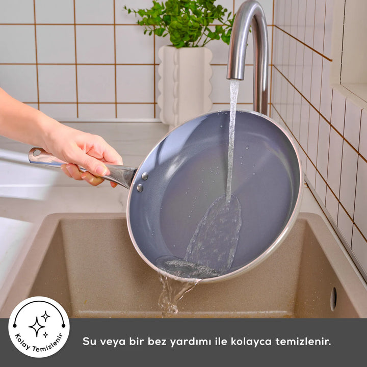 Karaca x Refika Swiss Crystal Creamy Metal Gryde – 24 cm