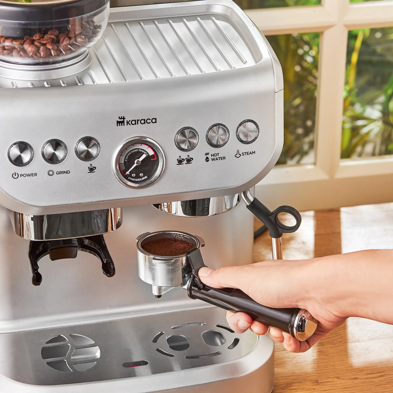 Karaca Coffee Art Barista – Semiprofessionel Espressomaskine med Kværn (15 Bar)