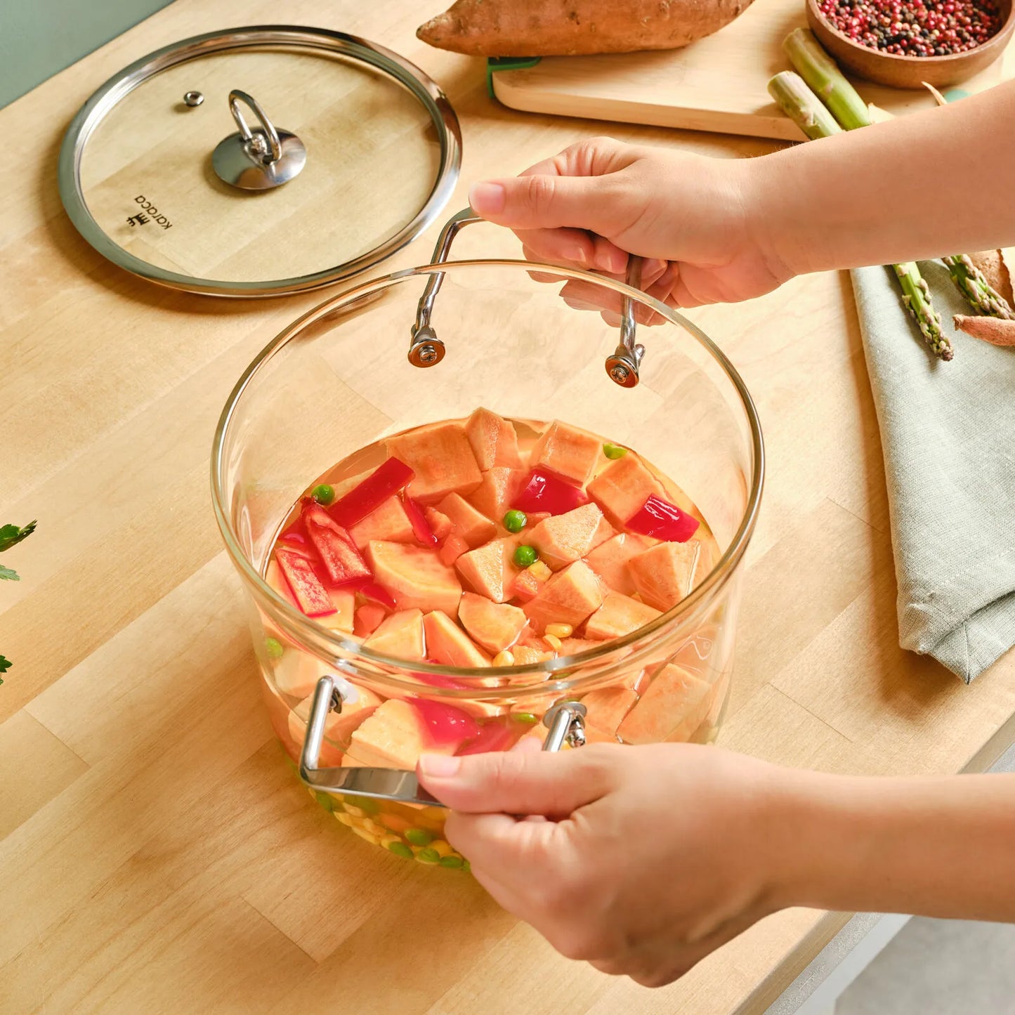 Karaca Amore Dyb Gryde i Glas – 20 cm