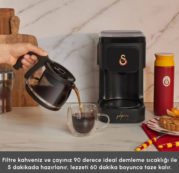 Karaca x Galatasaray Just Coffee Aroma 2-in-1 filterkaffe- og tedemsmaskine