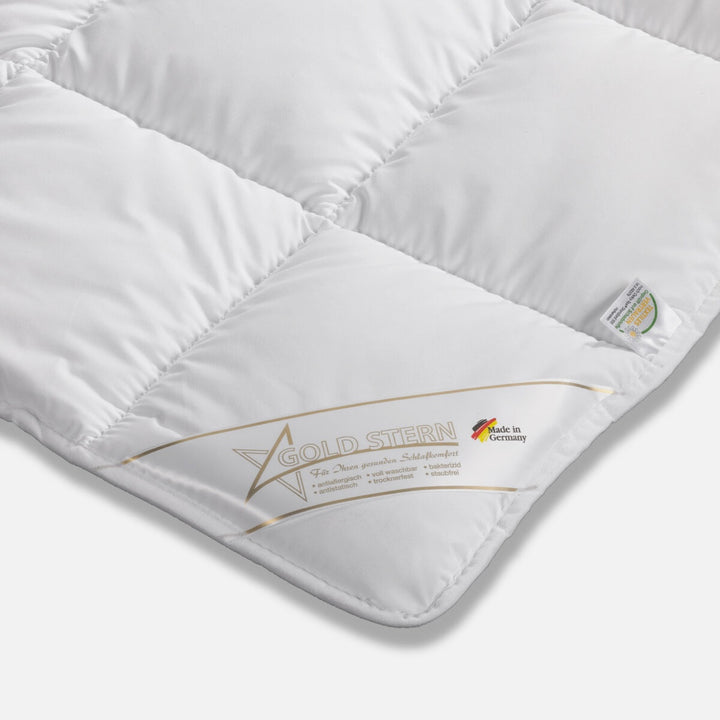 Allergivenlig Helårsdyne Mikrofiber 135x200 cm - Gold Stern