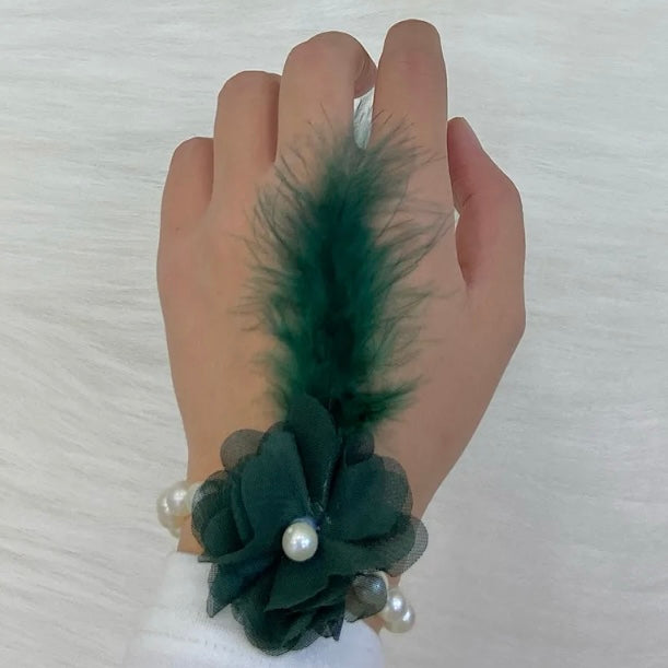 Brudepige Perle/Fjer Armbånd 10 Stk. Rød/Grøn/Burgundy/ Off White