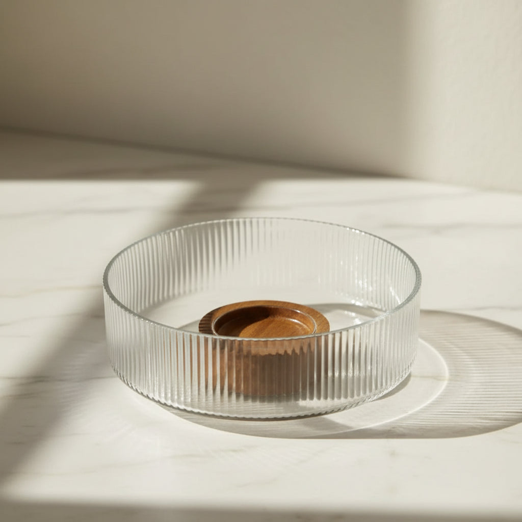 Almina - Terra Bowl Grande glasskål på træfod - 26 x 11 cm | Glas/akacietræ | Klar/brun