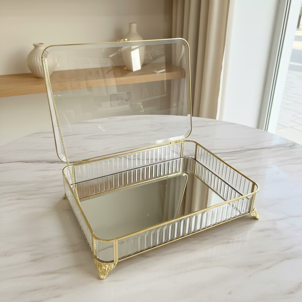 Almina - Elegance dekorativ opbevaringsboks – 35 × 25 × 8 cm | Glas/metal | Transparent/guld
