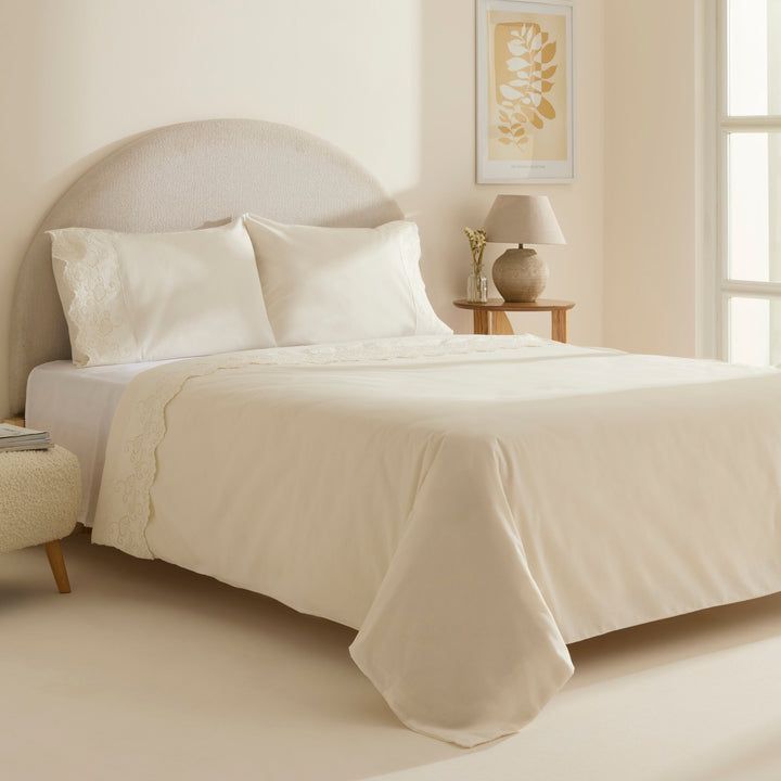 Karaca Home - Avenza broderet dobbelt dynebetræksæt – 200x220 cm | Bomuld | Hvid | 4 dele