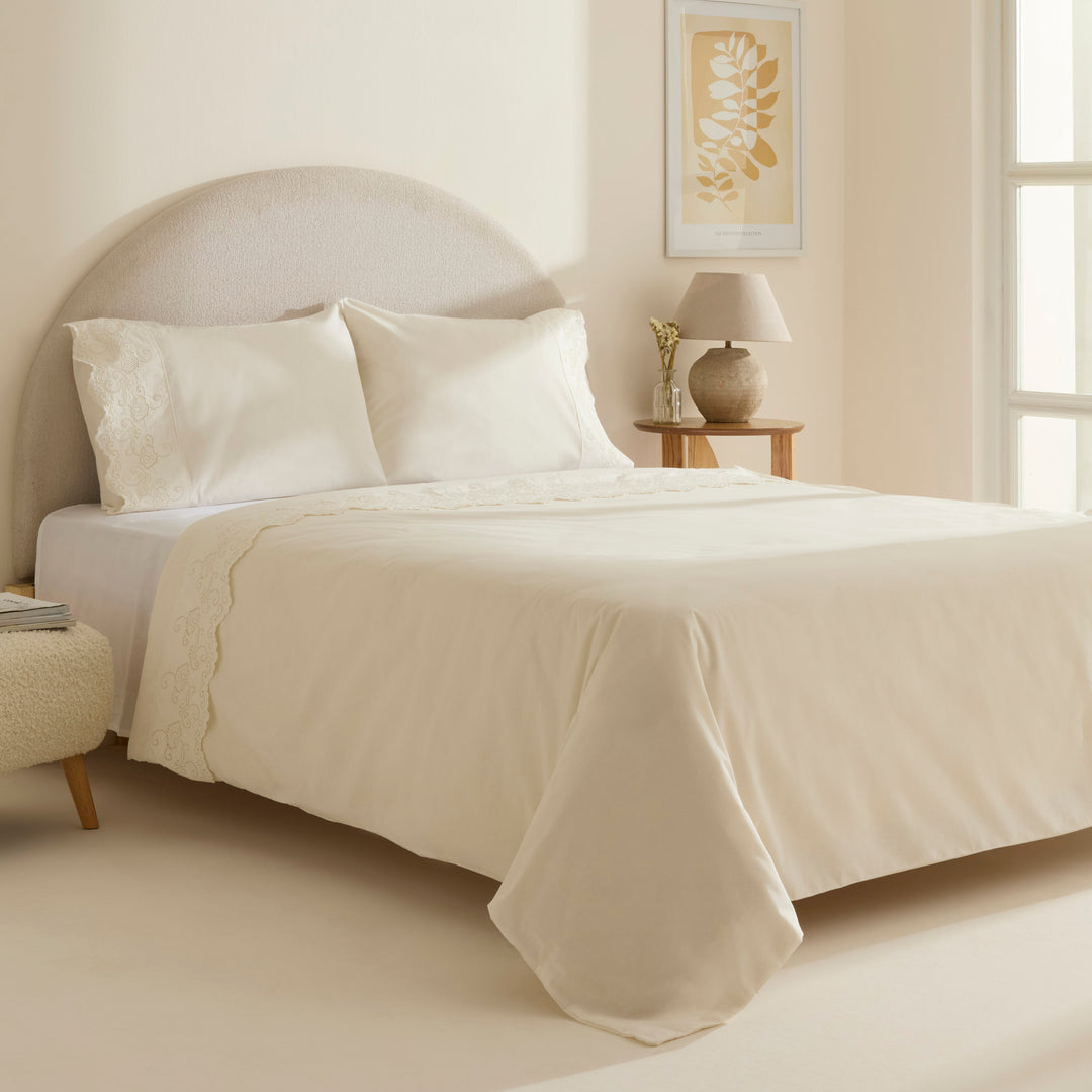 Karaca Home - Avenza broderet dobbelt dynebetræksæt – 200x220 cm | Bomuld | Hvid | 4 dele