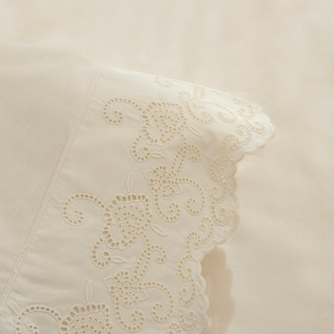 Karaca Home - Avenza broderet dobbelt dynebetræksæt – 200x220 cm | Bomuld | Hvid | 4 dele