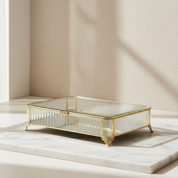 Almina - Elegance dekorativ opbevaringsboks – 35 × 25 × 8 cm | Glas/metal | Transparent/guld
