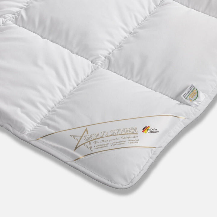 Allergivenlig Helårsdyne Mikrofiber 135x200 cm - Gold Stern - Løven Home