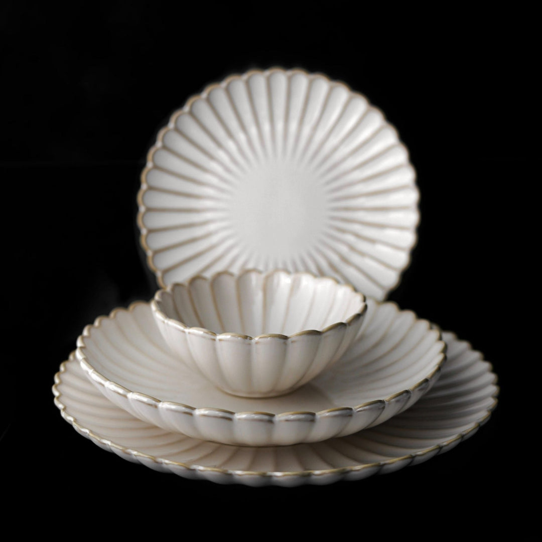 Almina Bloomy Porcelænssæt til 6 personer - 26 dele - Bølget - Creme/Beige - Løven Home