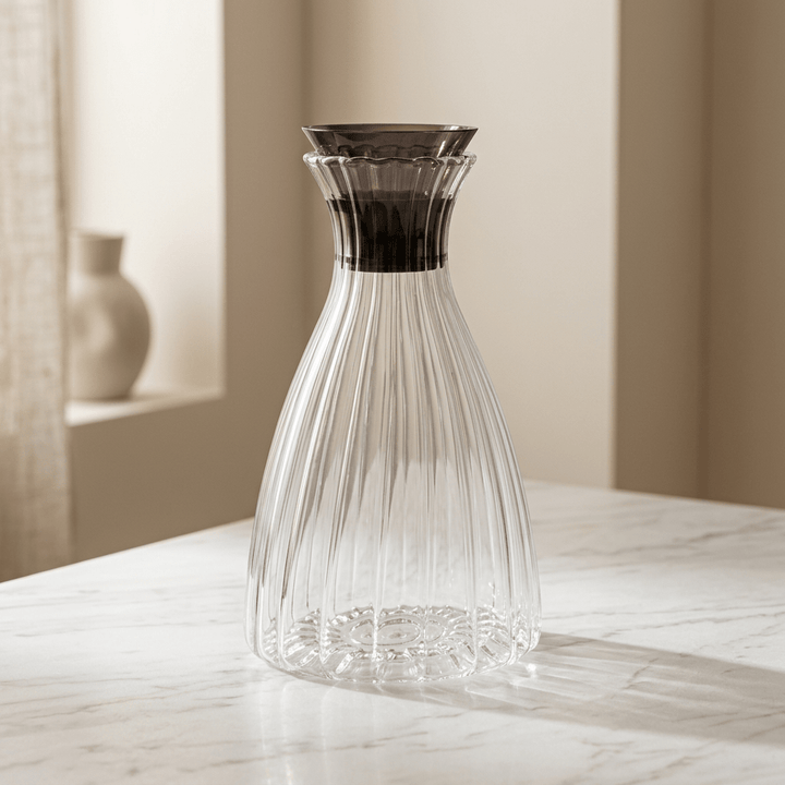 Almina - Borosilikat glaskaraffel m/låg – 1,8 liter | Riflet - Løven Home