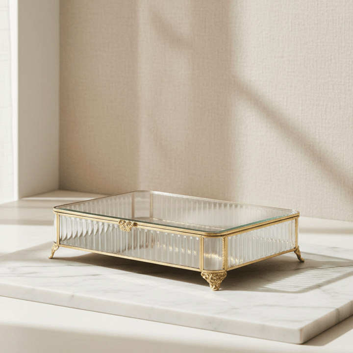 Almina - Elegance dekorativ opbevaringsboks – 35 × 25 × 8 cm | Glas/metal | Transparent/guld - Løven Home