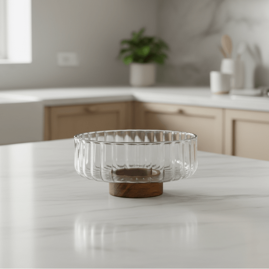Almina - Luana Bowl Grande glasskål på træfod – Ø25 cm | Glas/akacietræ | Klar/brun - Løven Home
