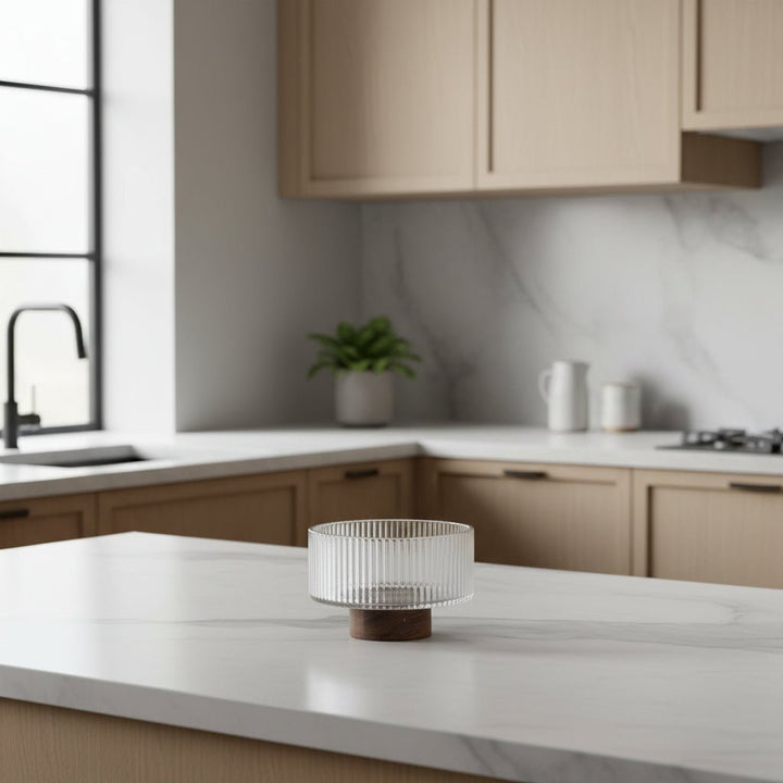 Almina - Terra Bowl Medio glasskål på træfod - Ø14 cm | Glas/akacietræ | Klar/brun - Løven Home