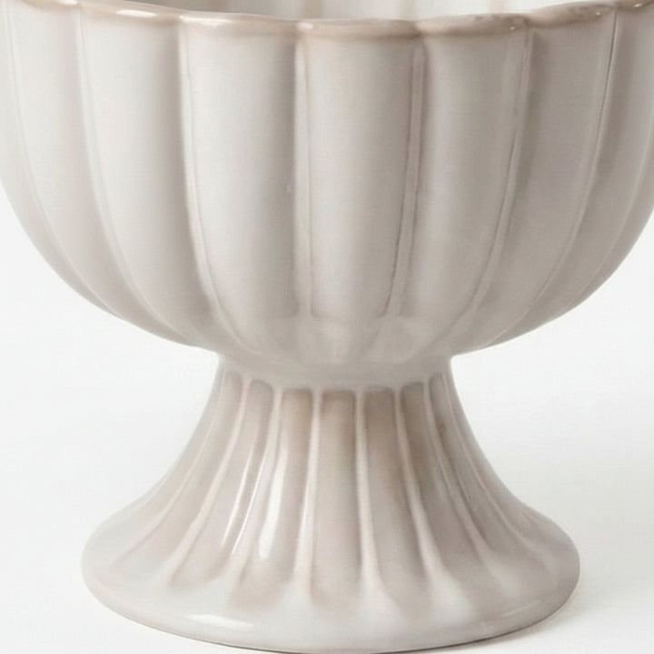 Bloomy dessertskål på fod – creme - Løven Home