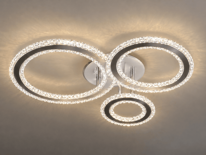 Elegant LED loftlampe med krystaller – 3 ringe - Løven Home