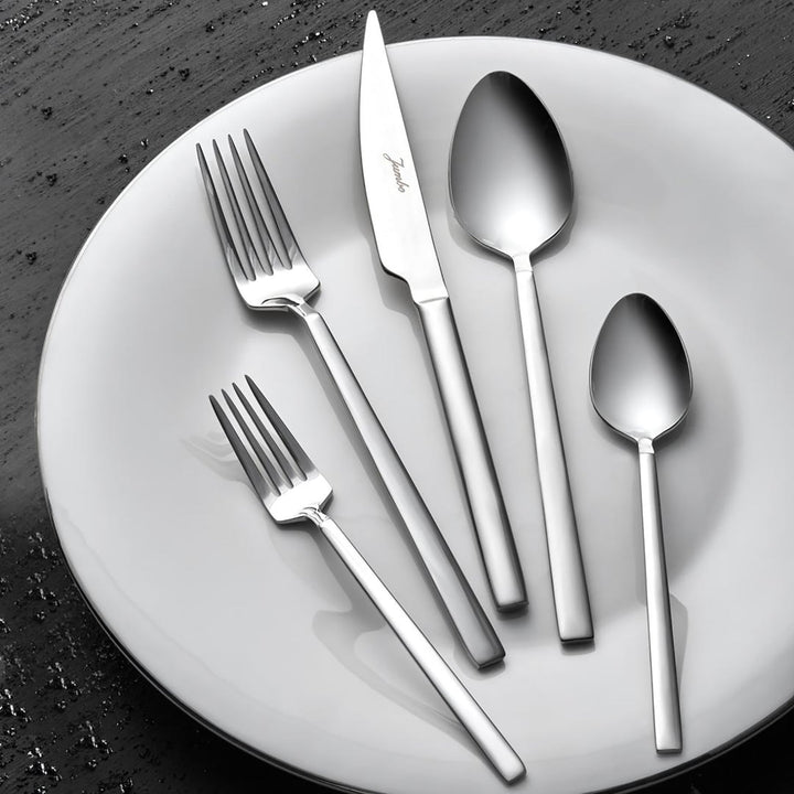 Jumbo 1800 Bestiksæt 60 dele til 12 personer - Løven Home