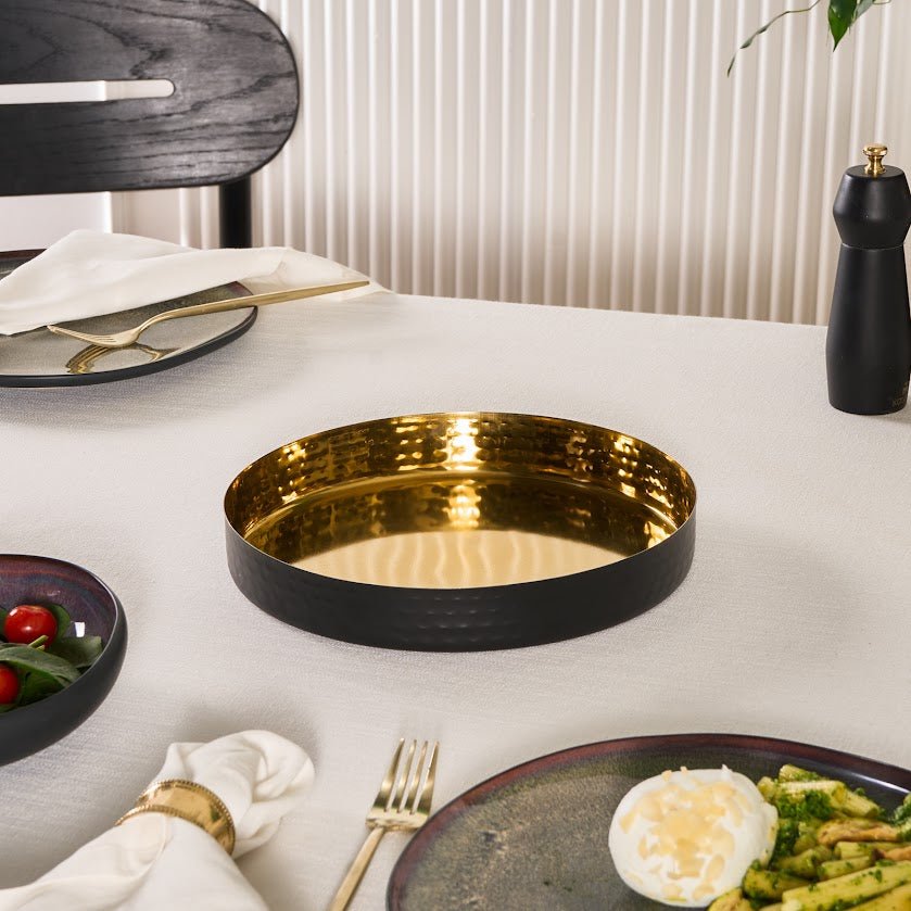 Karaca Arven Dekorativ Bakke – 26 cm - 18/10 Rustfrit Stål - Guld/Sort - Løven Home