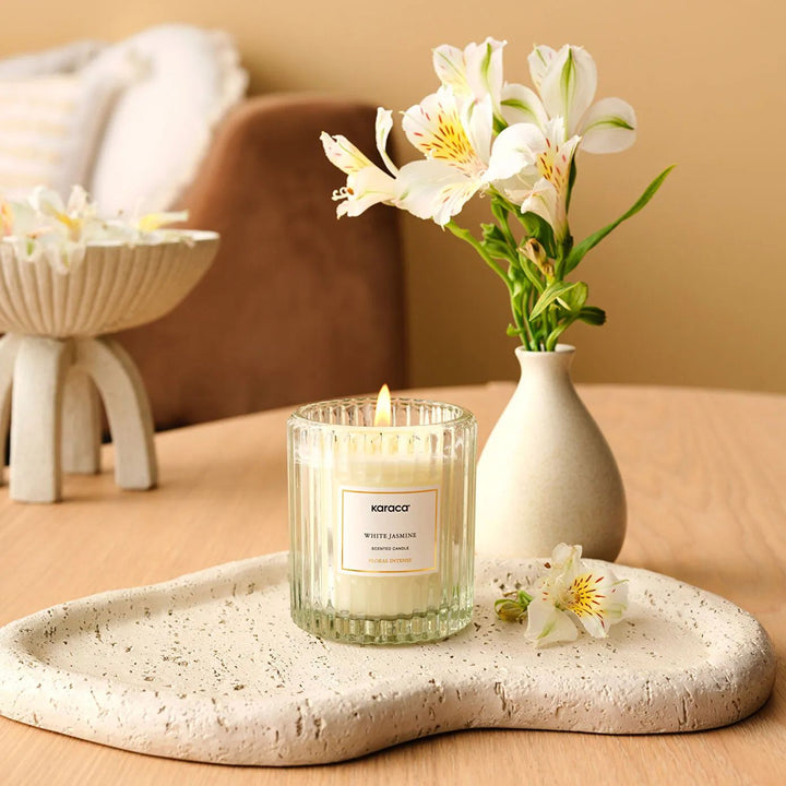 Karaca Blomster Intens Duftlys - Hvid Jasmin - 170 g - Løven Home