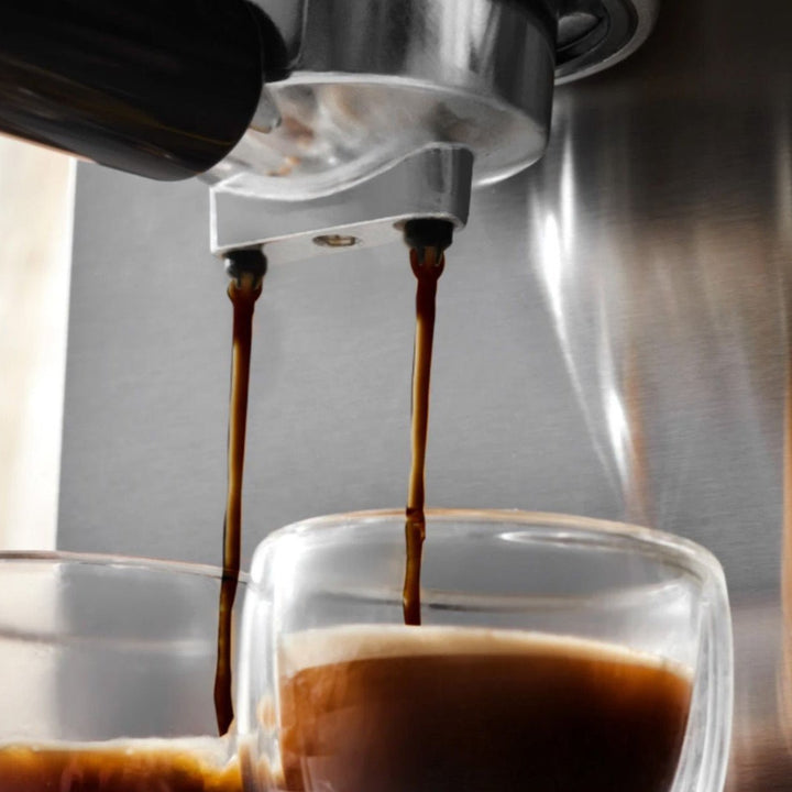 Karaca Coffee Art 1101 Kaffemaskine m/Mælkeskummer, 20 bar tryk, 1,5L 1100W - Løven Home