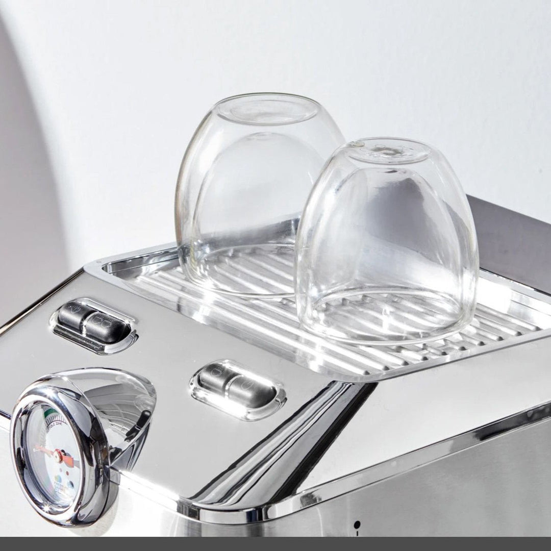 Karaca Coffee Art 1101 Kaffemaskine m/Mælkeskummer, 20 bar tryk, 1,5L 1100W - Løven Home