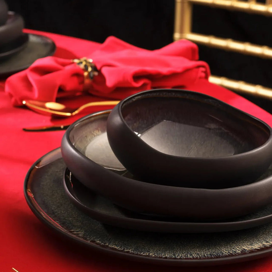 Karaca Earth Collection New Galactic Reactive Glaze – 55 dele Middagsservice til 12 personer, Sort - Løven Home