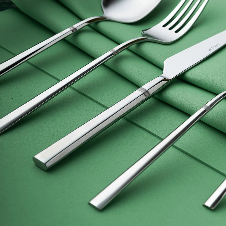 Karaca Emsan Penta 30 Dele Bestiksæt – 6 Personer - 18/10 rustfrit stål - Løven Home