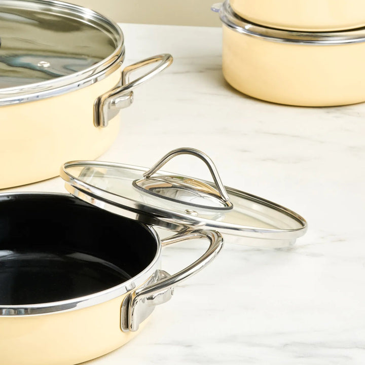 Karaca Erva 14 dele Emalje Grydesæt med Induktionsbund 28 - 24 - 18 cm – Creme - Løven Home