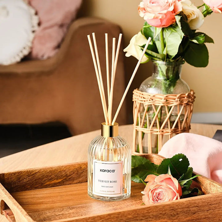 Karaca Floral Intense Duftspreder m/Duftpinde – Velvet Rose 235 ml - Løven Home