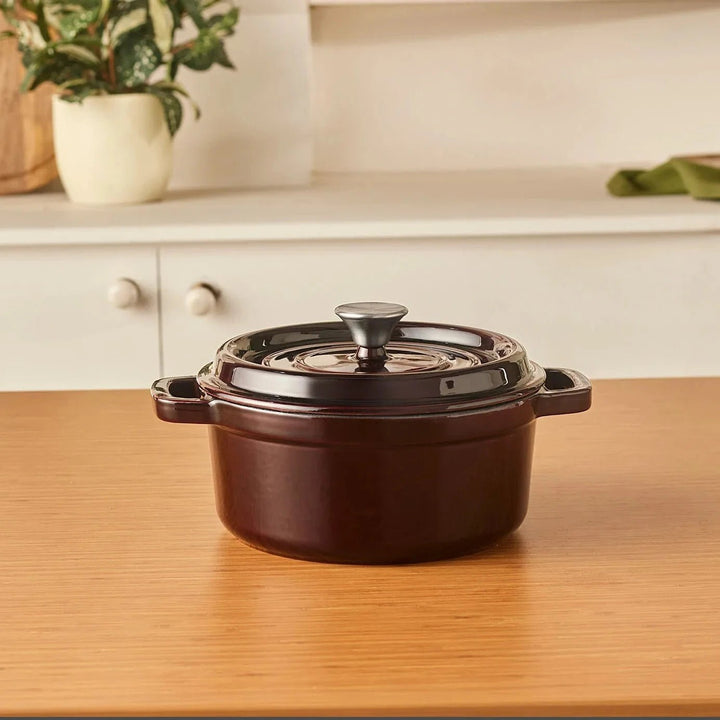 Karaca Heritage Emaljeret Støbejernsgryde – Rødbrun - 24 cm - 3,7 Liter - Løven Home