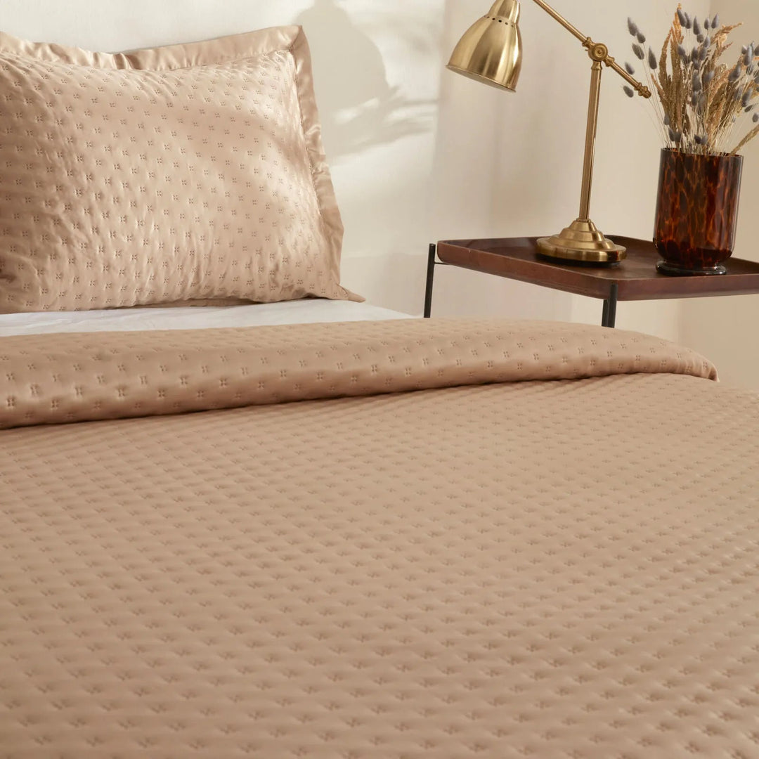 Karaca Home Alice – Dobbeltseng Sengetæppesæt 240x250 cm, Guld - Løven Home