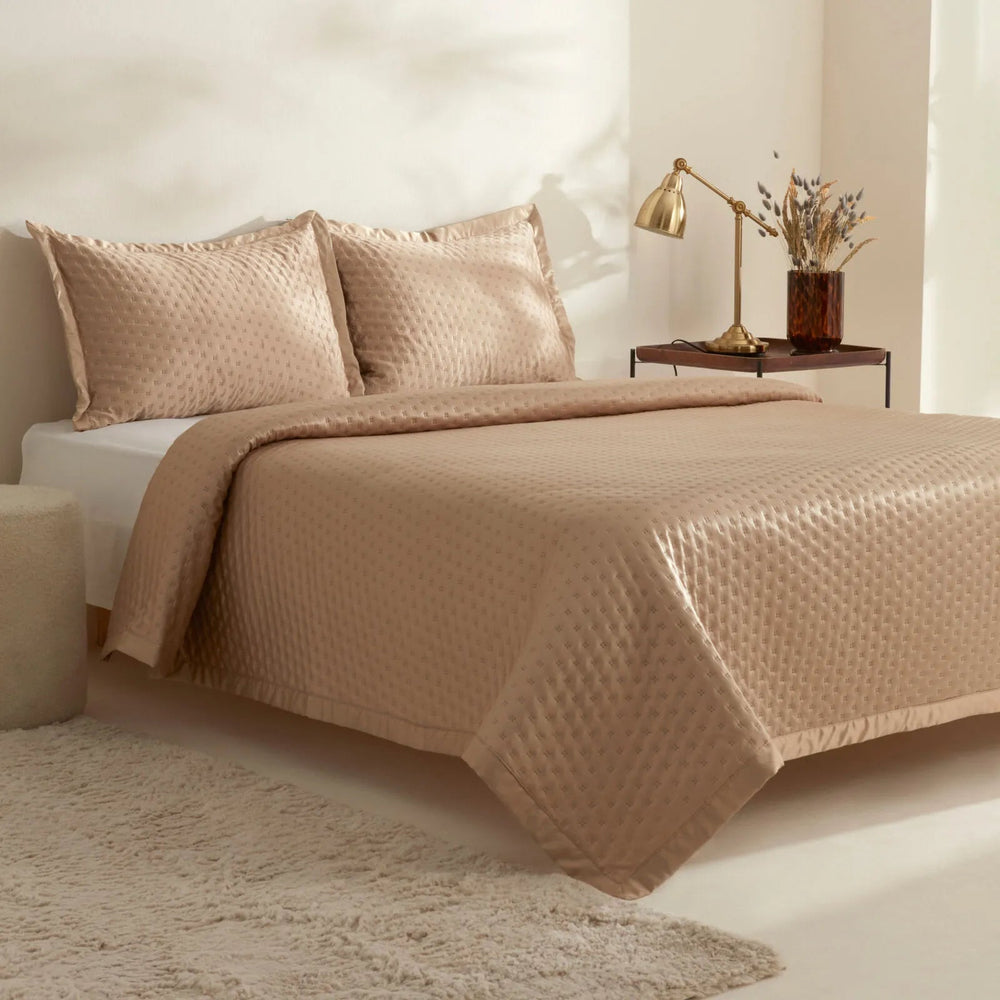 Karaca Home Alice – Dobbeltseng Sengetæppesæt 240x250 cm, Guld - Løven Home