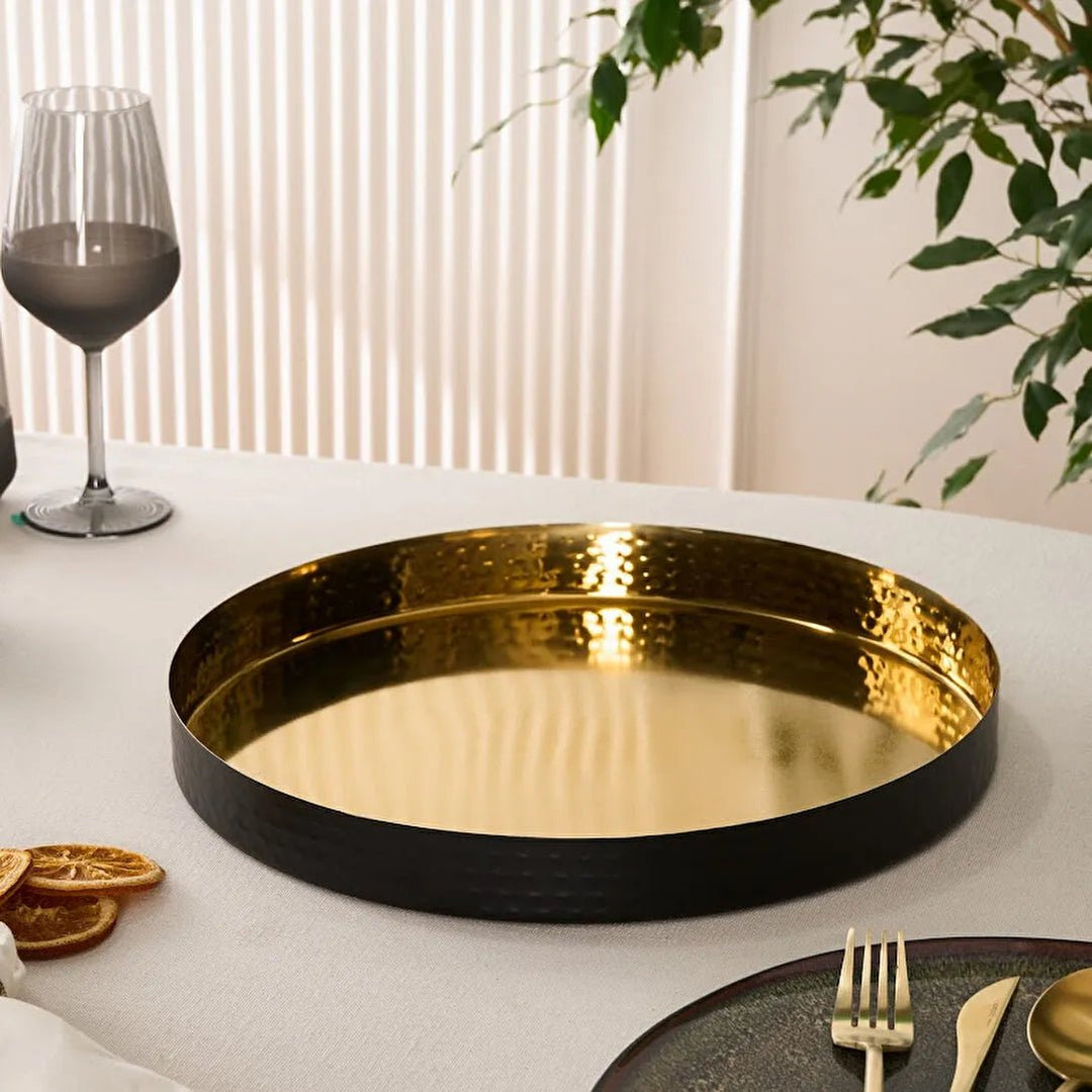 Karaca Home Arven Serveringsbakke – Eksklusiv Guld & Sort Design (35 cm) - Løven Home