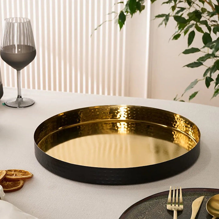 Karaca Home Arven Serveringsbakke – Eksklusiv Guld & Sort Design (35 cm) - Løven Home