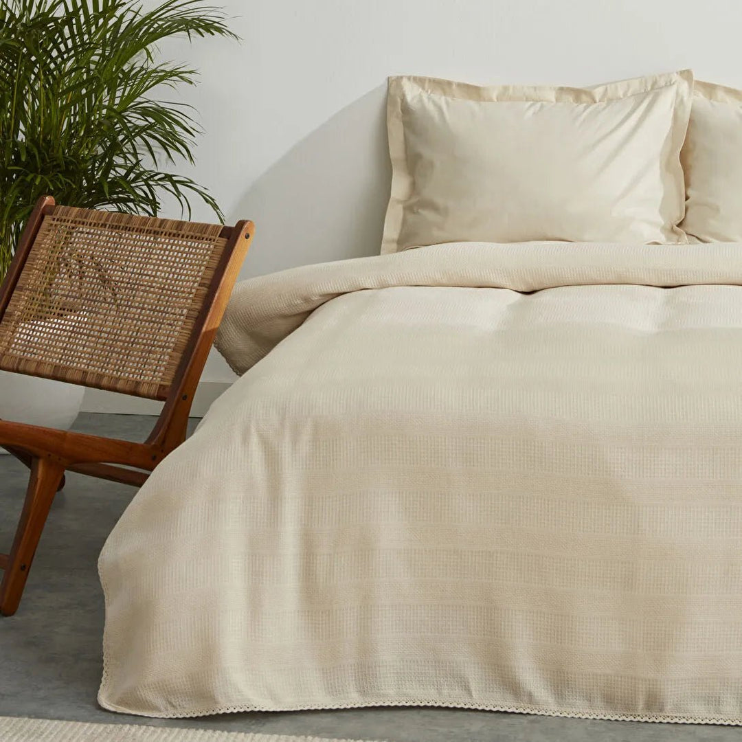 Karaca Home Aurora – Dobbeltseng Sengetæppe 240x260 cm - Krem - Løven Home