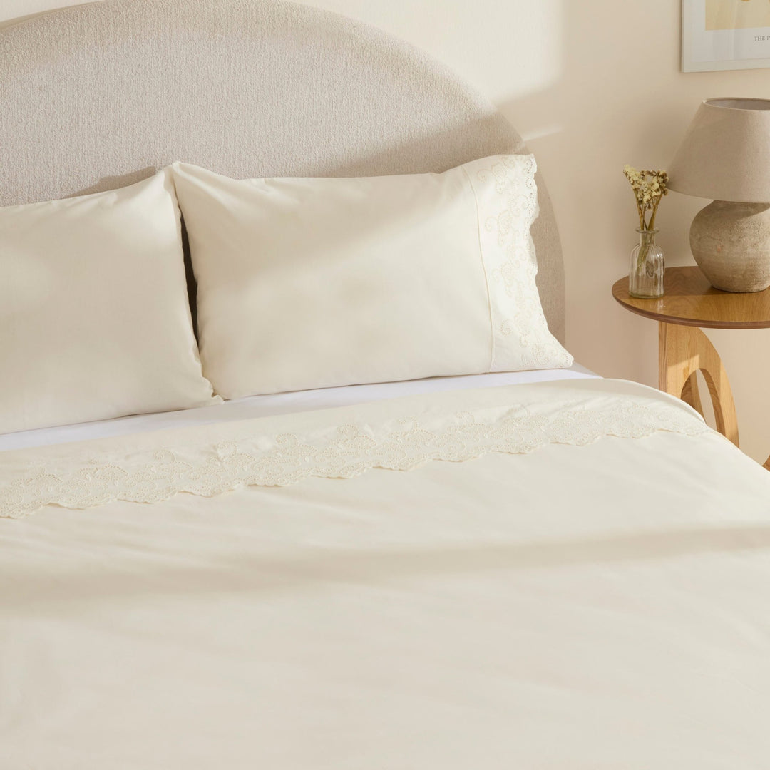 Karaca Home - Avenza broderet dobbelt dynebetræksæt – 200x220 cm | Bomuld | Hvid | 4 dele - Løven Home