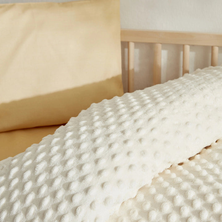 Karaca Home Bebek Lily Tomurcuk - Tæppe – Ekru – 90 × 110 cm - Løven Home